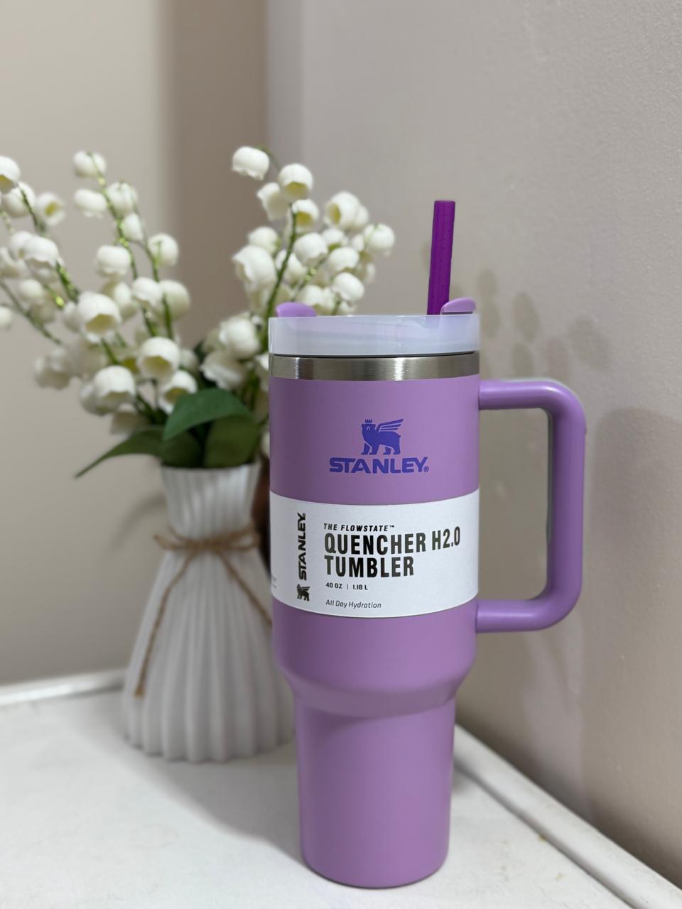 The Stanley Quencher H2.0 FlowState Tumbler purple